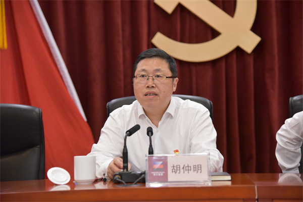 集團黨委書記、董事長胡仲明上專題黨課。 祝益軍 攝.jpg 集團黨委書記、董事長胡仲明上專題黨課。 祝益軍 攝.jpg